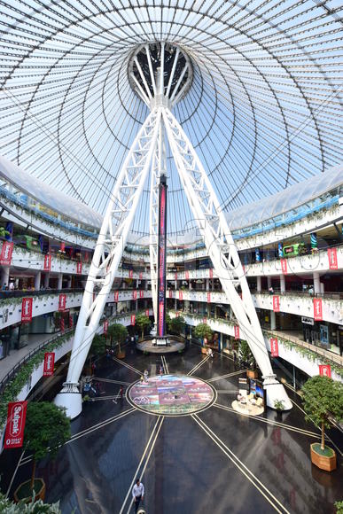 Интерьер торгового центра "ХАН-ШАТЫР" в Астане