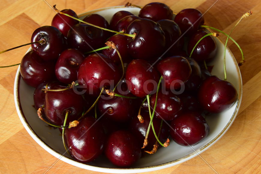 Спелая черешня 