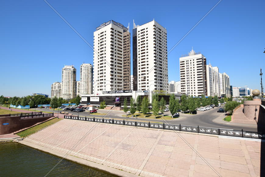 Астана - многоэтажные современные здания. Казахстан 