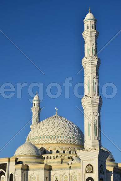 Мечеть "Хазрет Султан" в Астане зимой