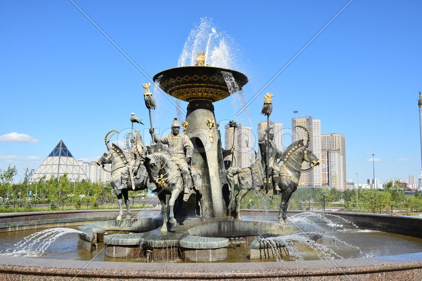 Астана - уличная скульптура. Достопримечательности Казахстана. 