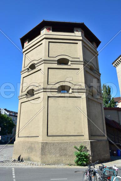 Германия. Мюнхен. Башня старинного здания 