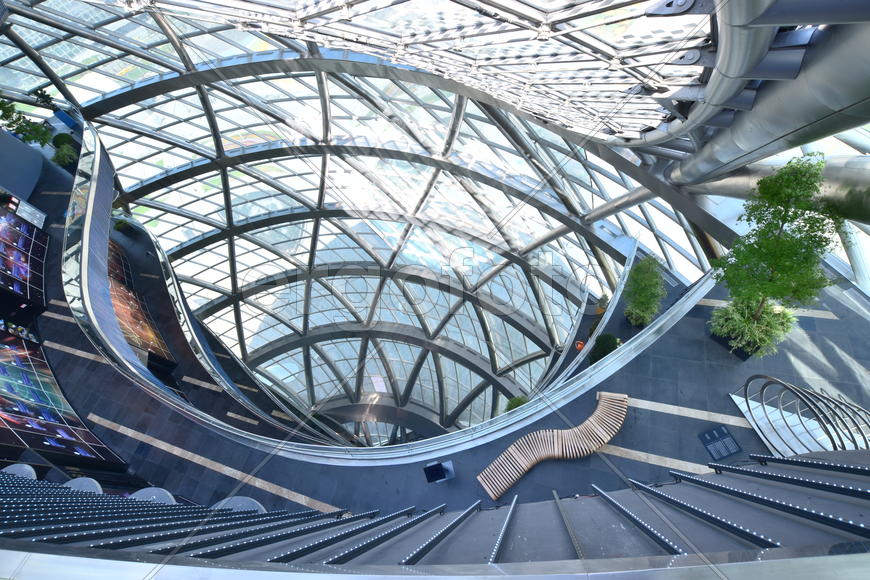 Интерьер стеклянной сферы "Нур-Алем". Казахстан