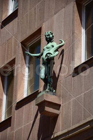 Германия - город Нюрнберг. Уккрашение на фасаде здания 