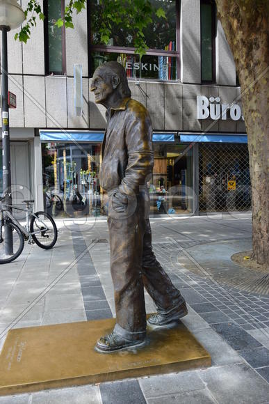 Германия. Мюнхен. Золотая скульптура 