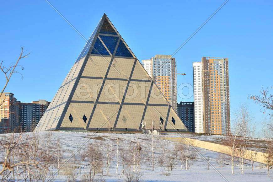 Астана - стеклянная пирамида