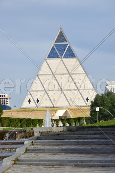 Астана - стеклянная пирамида. Казахстан