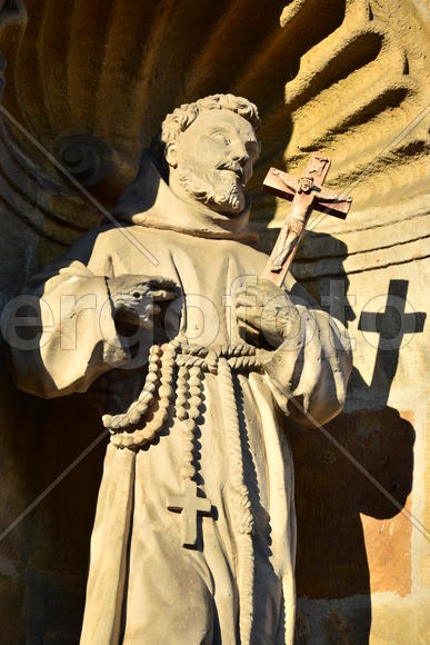 Германия - город Бамберг. Скульптура святого 