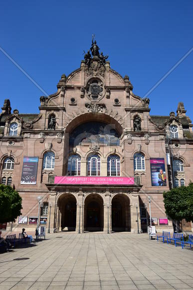 Германия - город Нюрнберг. Фасад старинного здания 