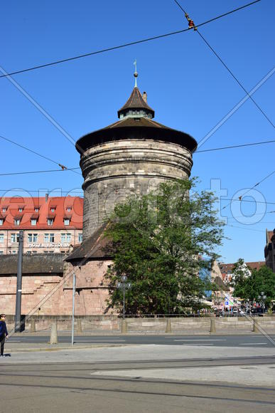 Германия - город Нюрнберг. Башня старинного здания 