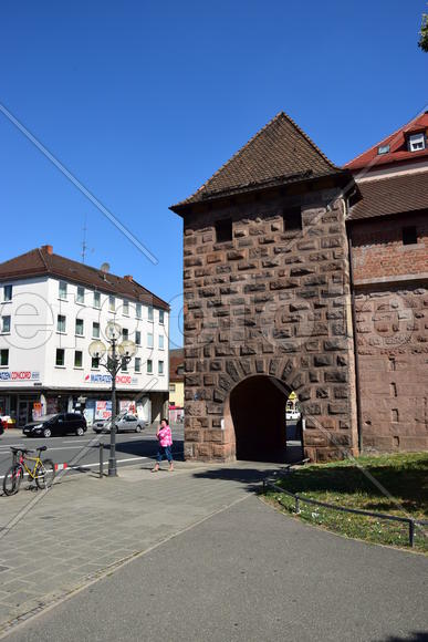 Германия - город Нюрнберг. Фасад крепости с башннями 