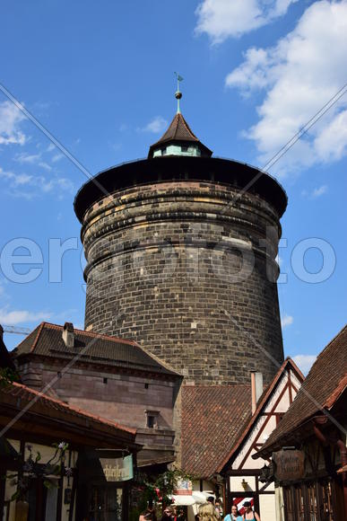 Германия - город Нюрнберг. Старинная башня 