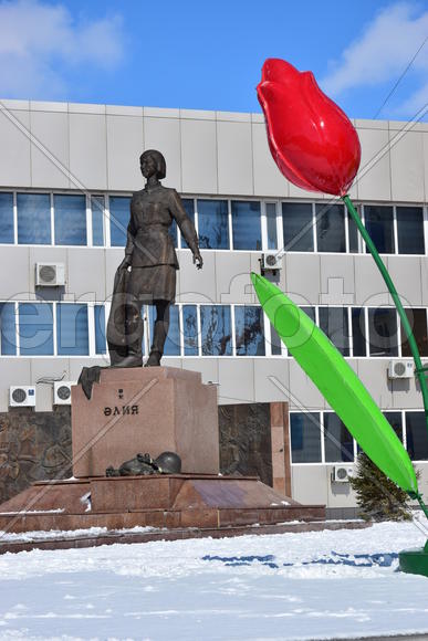 Памятник Алии Молдагуловой