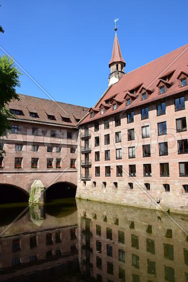 Германия - город Нюрнберг. Фасад старинного здания 