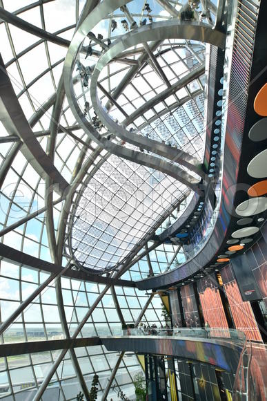 Интерьер стеклянной сферы "Нур-Алем". Казахстан