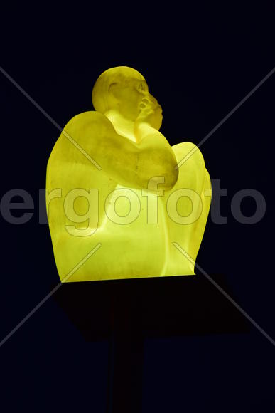 Германия - город Бамберг. Скульптуры светящиеся в ночи 