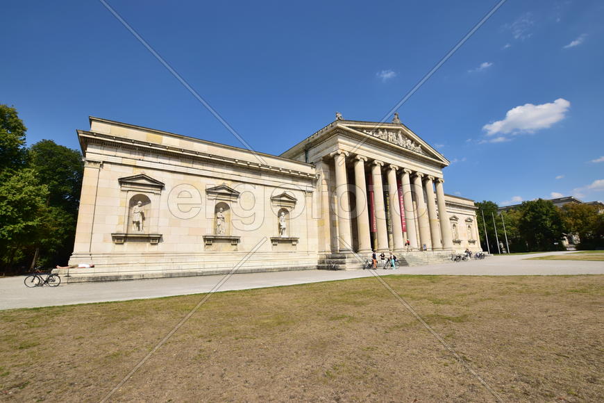 Германия. Мюнхен. Фасад старинного здания 