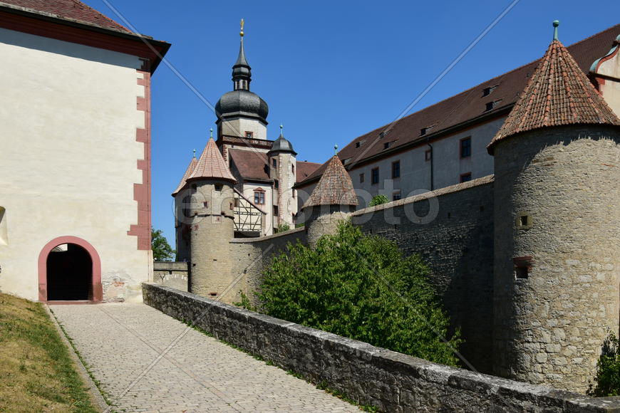 Германия - Город Вюрцбург, Башни замка 