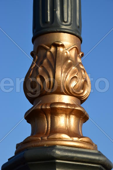 Золотисто - черные, кованные ограды 