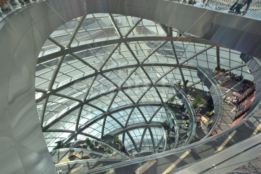 Интерьер стеклянной сферы "Нур-Алем". Казахстан