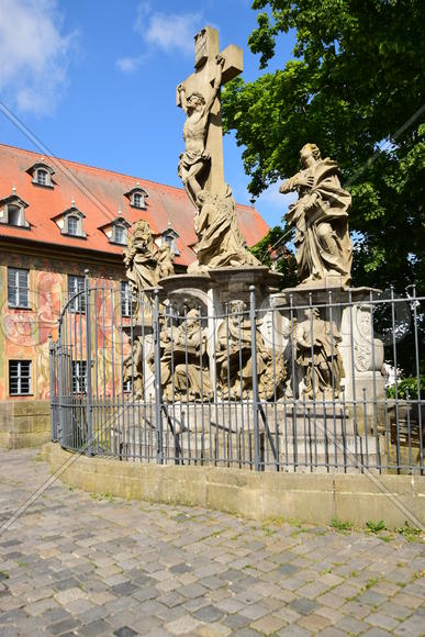 Германия - город Бамберг. Скульптуры святых 