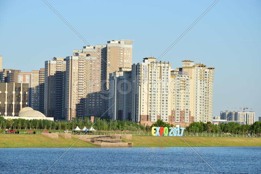 Астана - городская архитектура. Современные многоэтажные здания. Казахстан 