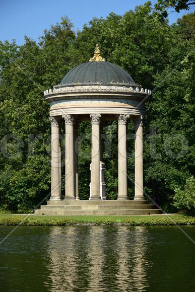 Беседка на территории дворах "Нимфенбург". Германия