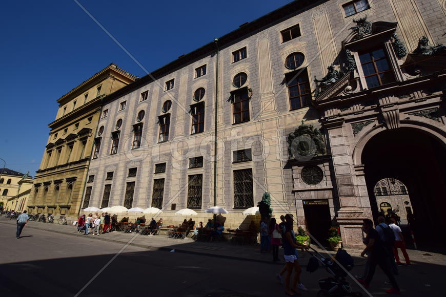 Германия. Мюнхен. Фасад старинного здания 