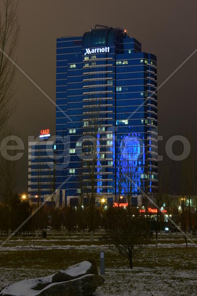 Астана. Современная архитектура города ночью 