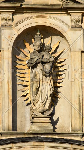 Германия - город Бамберг. Скульптура женщины 