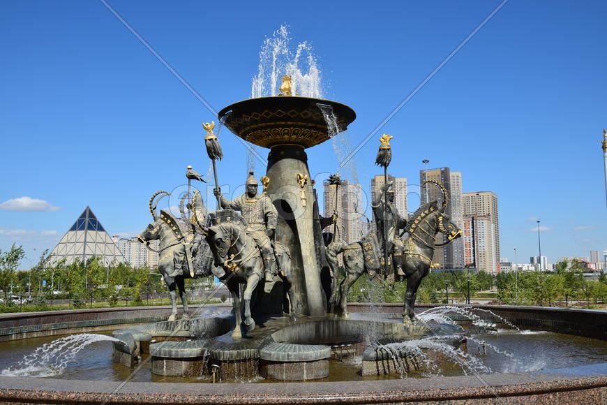 Астана - уличная скульптура. Достопримечательности Казахстана. 