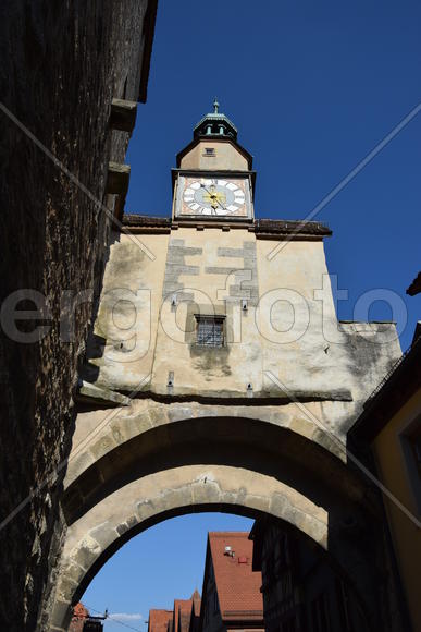 Исторический город Ротенбург в Баварии. Башня с часами 