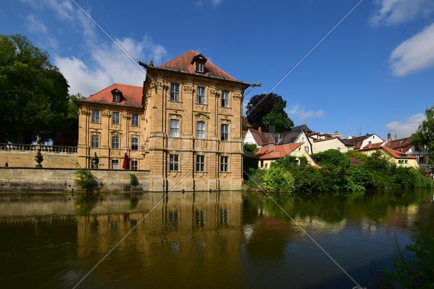 Германия - город Бамберг. Фасад старинного замка 