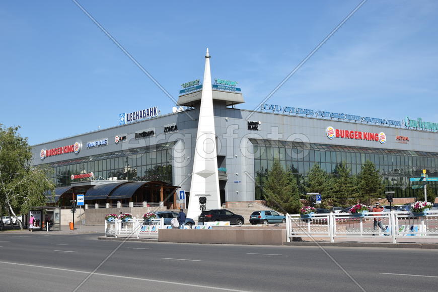 Астана - городская архитектура. Современные многоэтажные здания. Казахстан 