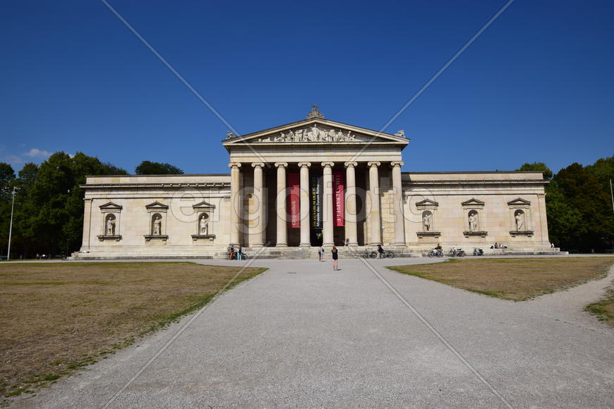 Германия. Мюнхен. Фасад старинного здания 