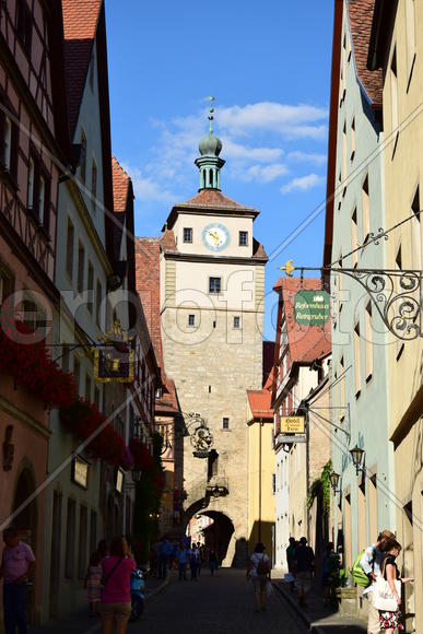 Исторический город Ротенбург в Баварии. Башня с часами 