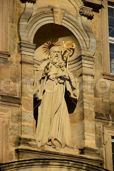 Германия - город Бамберг. Скульптура святого 