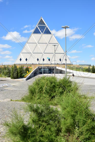 Астана - стеклянная пирамида. Казахстан