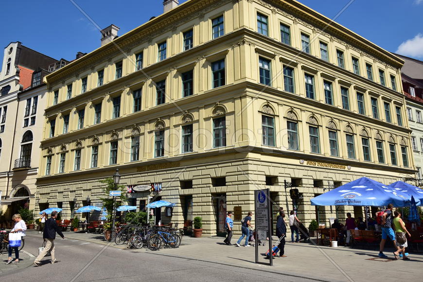 Германия. Мюнхен. Фасад здания 