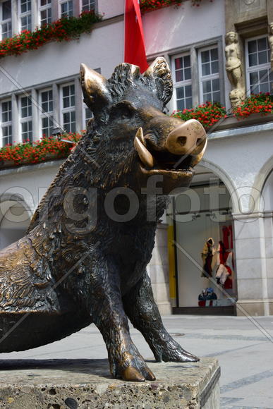 Германия. Мюнхен. Памятник кабану 