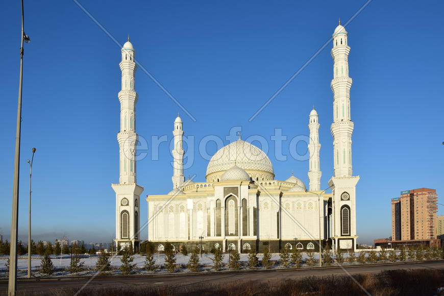 Мечеть "Хазрет Султан" в Астане зимой