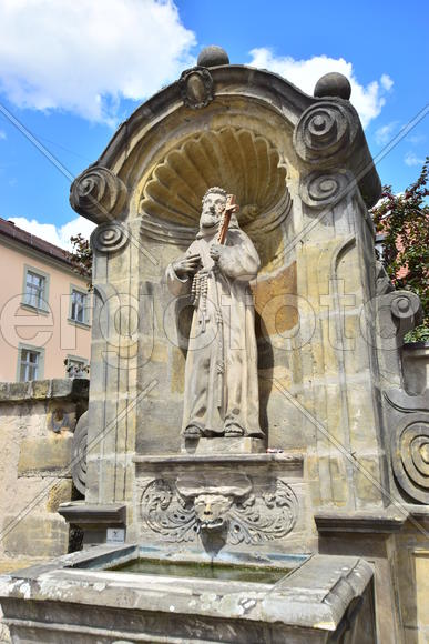 Германия - город Бамберг. Скульптура святого 