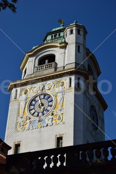 Германия. Мюнхен. Башня старинного здания 