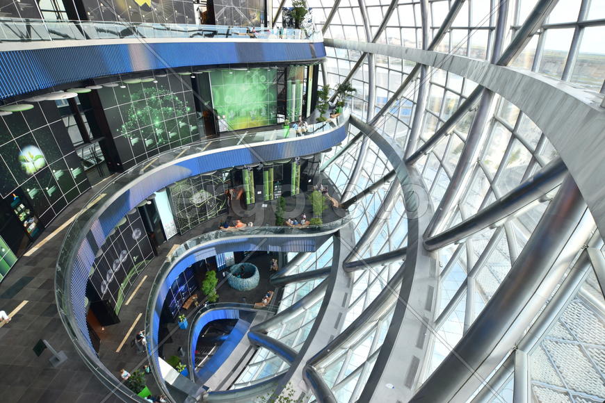 Интерьер стеклянной сферы "Нур-Алем". Казахстан