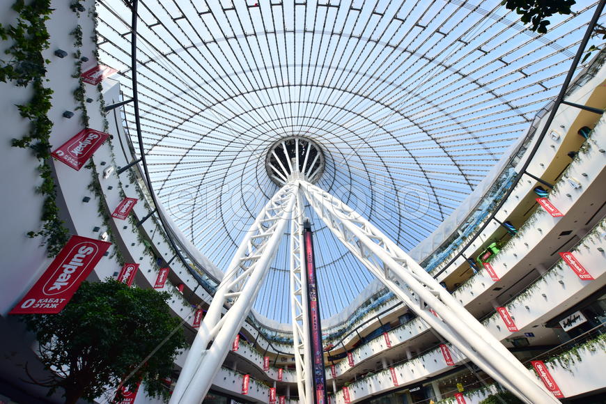 Интерьер торгового центра "ХАН-ШАТЫР" в Астане