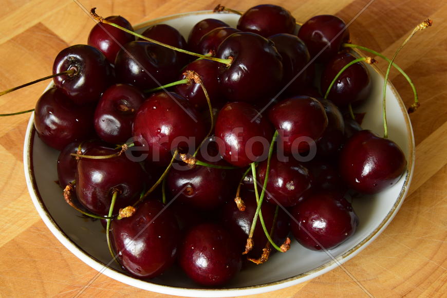 Спелая черешня 