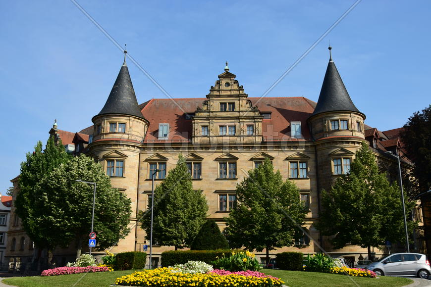 Германия - город Бамберг. Фасад старинного замка 