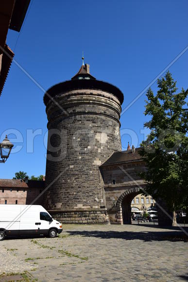 Германия - город Нюрнберг. Башня старинного здания 