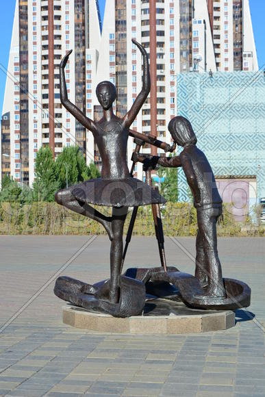 Астана - уличная скульптура. Достопримечательности Казахстана. 