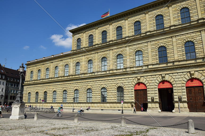 Германия. Мюнхен. Фасад старинного здания 